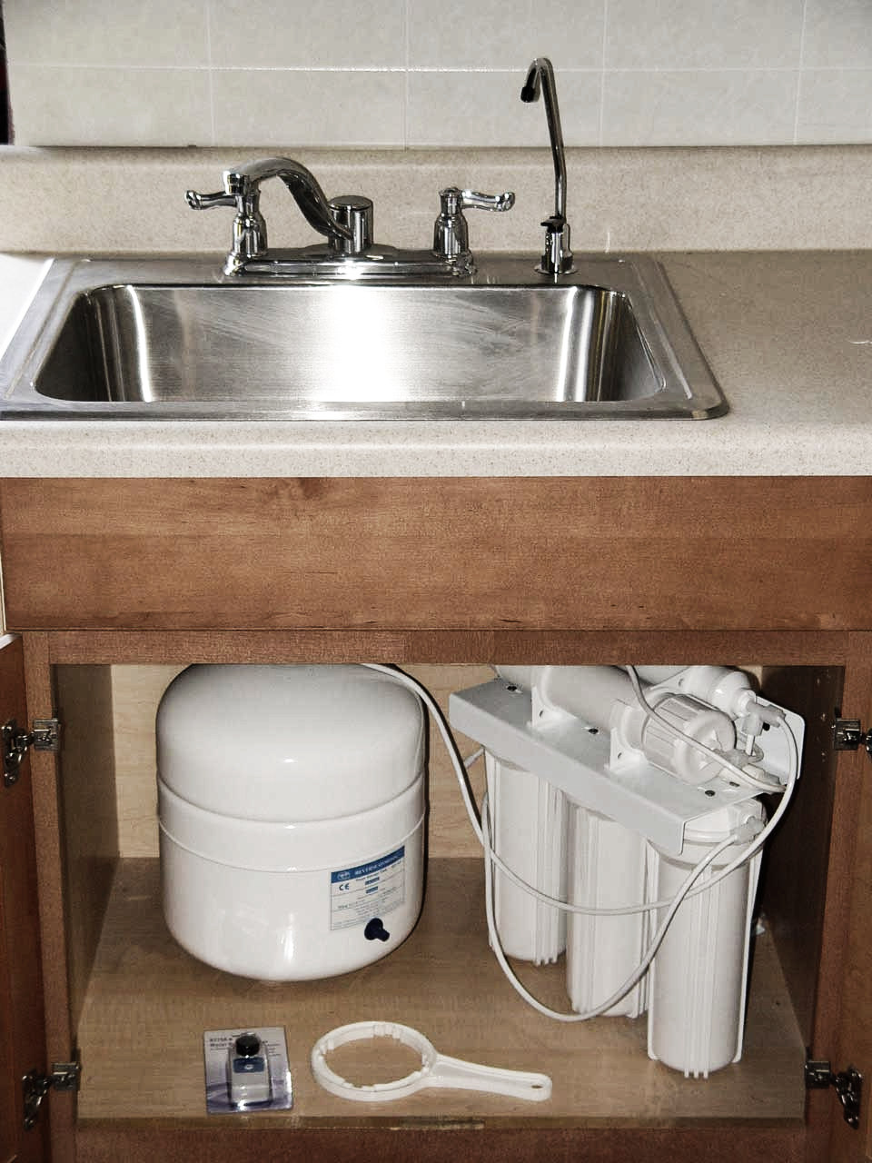 under-sink-ro-unit installation1